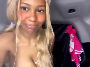 bella19sua from chaturbate