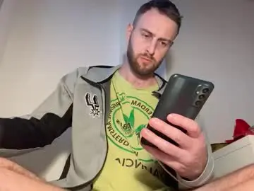 Chaturbate Live Sex Cam of dickjulian