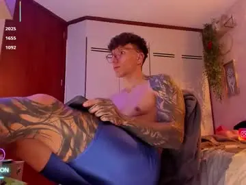 Chaturbate Live Sex Cam of thomas_fuckboy