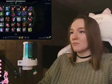 Chaturbate Live Sex Cam of moonlish_siren