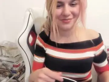 Chaturbate Live Sex of artsyandcraftsy_