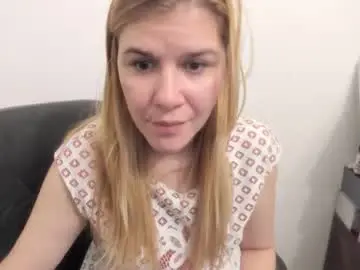 Chaturbate Live Sex of artsyandcraftsy_