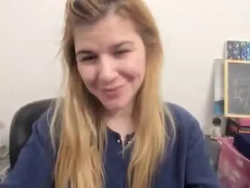 Chaturbate Live Sex of artsyandcraftsy_