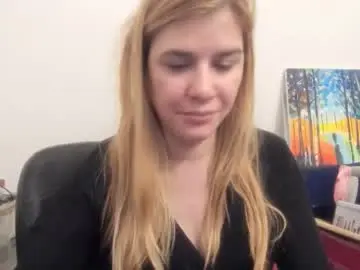 Chaturbate Live Sex Cam of artsyandcraftsy_