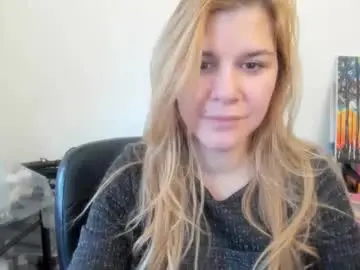 Chaturbate Live Sex of artsyandcraftsy_