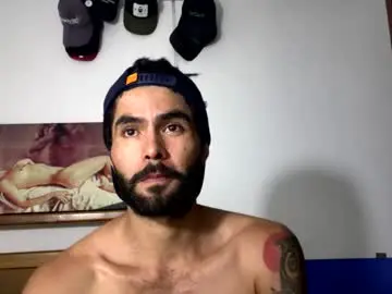 Chaturbate Free Porn Cam of hideonbush051