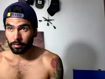 Chaturbate Adult Video Chat of hideonbush051