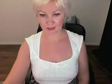 Chaturbate Live Sex Cam of angelaroberti2