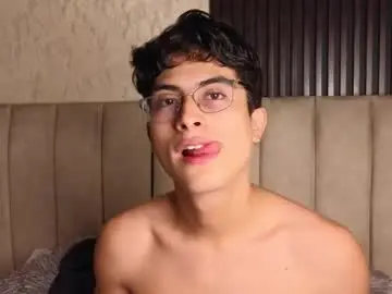 Chaturbate Watch Live Sex Cams of aaron_eze