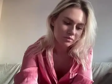 elaraluxxxe from chaturbate