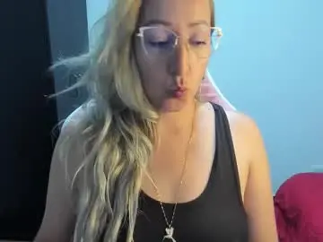 hottychrystal from chaturbate