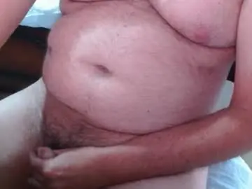 ozzieozzieoi from chaturbate