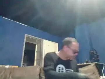 Chaturbate Live Sex Cam of handsomeguy4ever