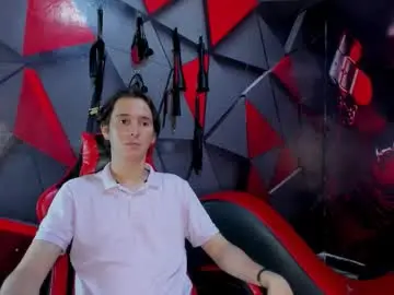 Chaturbate Live Sex Cam of aaron_latinmen2