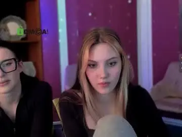 Chaturbate Live Sex Cam of luna_tin