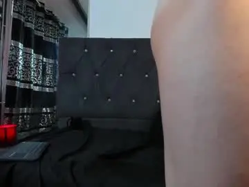 Chaturbate Live Sex Cam of angel_cuervo