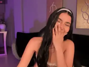 Chaturbate Best live sex cam show of mialaurence_