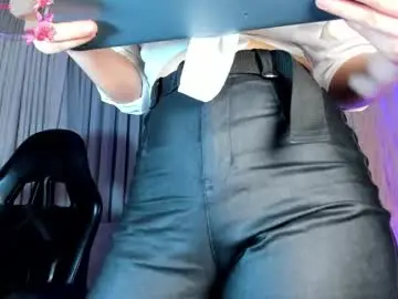 Chaturbate Live Sex Cam of alejagarcia_