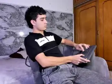 Chaturbate Nude Webcam of alejo_gray1