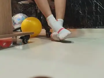 Chaturbate Live Sex Cam of feetbynic