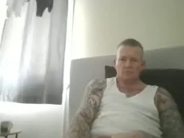 Chaturbate Live Porn of bennyinbrissy