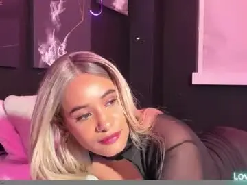 Chaturbate Live Sex Cam of dolly_brownc