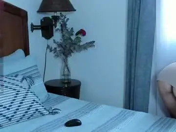 Chaturbate Live Sex Cam of christine_35