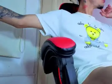 Chaturbate Live Sex Cam of i_am_kelvis_