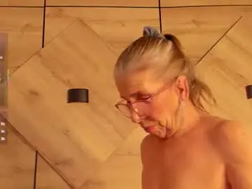 Chaturbate Live Sex Cam of isabelagomez1