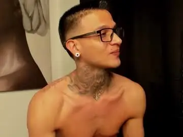 Chaturbate Nude Webcam of ethan_devis7