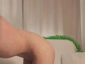 Chaturbate Live Sex Cam of tiny_lilyy