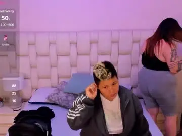 Chaturbate Sex Cam of miaandmolly_