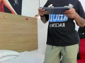 Chaturbate Watch Live Sex Cams of dhamian_wolf_hunter