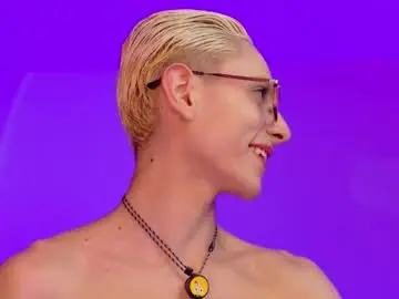 Chaturbate Live Sex Cam of liiamluna