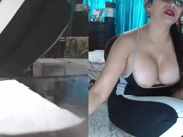 kelly_squirting from chaturbate