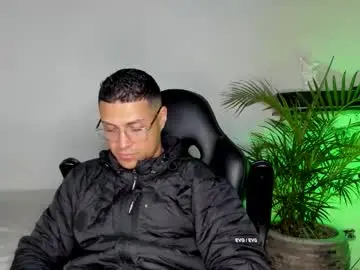 Chaturbate Nude Webcam of maxi_mux1