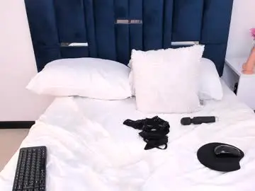 Chaturbate Adult Video Chat of avanibloom_