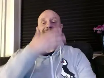 Chaturbate Live Sex Cam of hardmrlazy