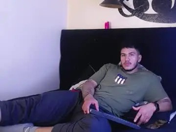 Chaturbate Live Sex of ariies13