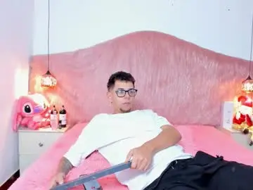 Chaturbate Live Sex Cam of skarletruiz