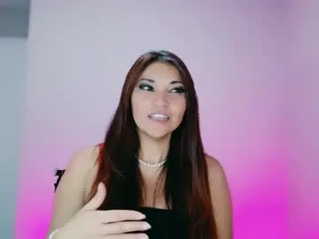 Chaturbate Live Sex Cam of divinelynn