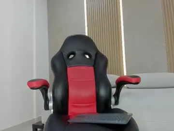 Chaturbate Live Sex Cam of emily_kovac