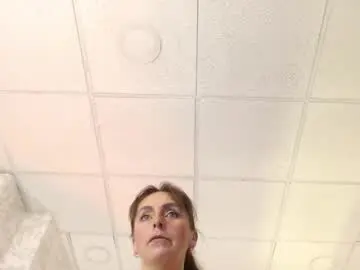 Chaturbate Live Sex Cam of ava_raye