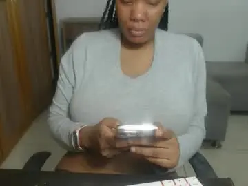 estefania_starlovee from chaturbate