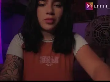 Chaturbate Live Sex Cam of annie_snow_