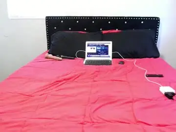 Chaturbate Free Porn Cam of baddie_kiki