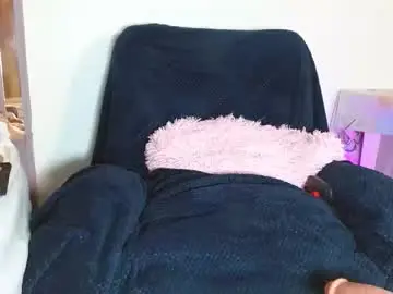 Chaturbate Live Sex Cam of cherry_mia12