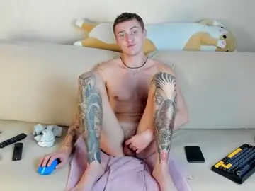 Chaturbate Live Sex Cam of crazybottom99