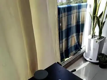 Chaturbate Live Sex Cam of adam_valencia