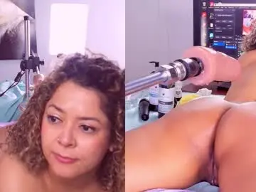 Chaturbate Live Sex Cam of mila__moans